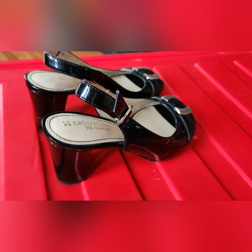 Naturalizer N5 Comfort black peep toe slingback heels